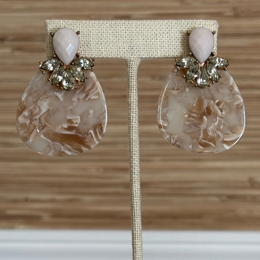 Super 90s glam cream & rhinestone earrings  Luxe-looking
NEVER WORN